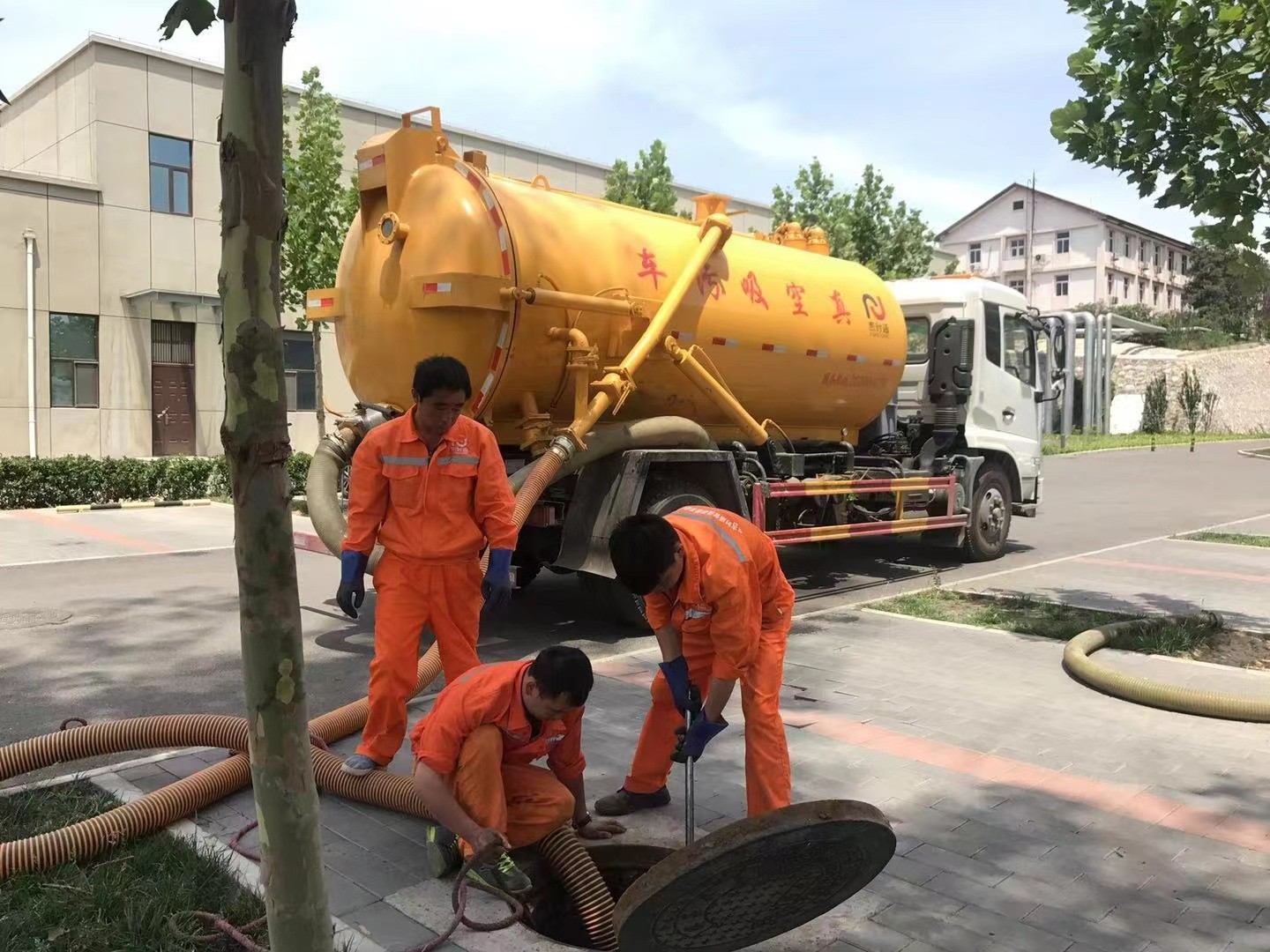 临县化粪池清理与5-8吨吸粪车施工效率分析